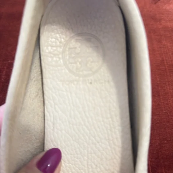 Tory Burch Cream Loafers with Gold Emblem - Picture 6 of 7